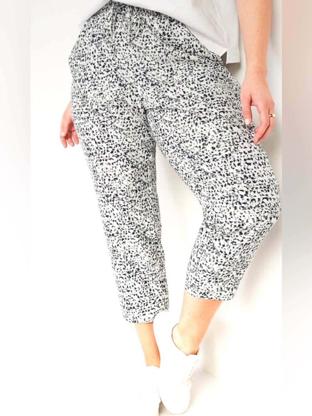 Old Navy Active High-Waisted StretchTech Utility Crop Pants Coal Smoke Dot Small